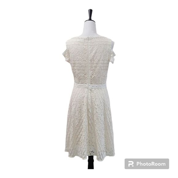 Tahari Eyelet Lace Overlay Off Shoulder Dress Mini Back Zipper Flowy HOCO Size 6 - Picture 4 of 10